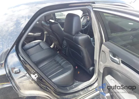 2017 Chrysler 300 300S z USA, uszkodzony, nr VIN 2C3CCABG4HH593569